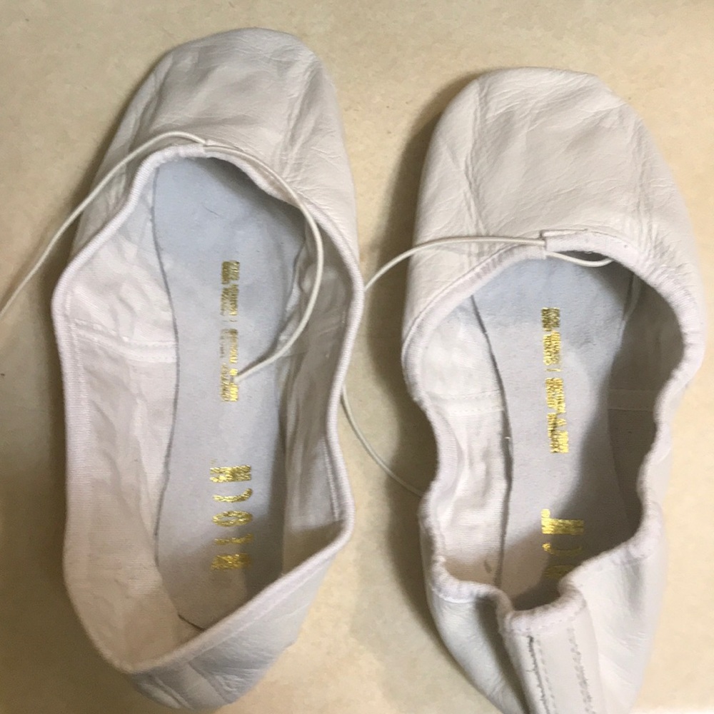 Pair of white leather Bloch ballet shoes size 5.5E